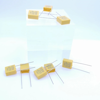 Сопротивляющийся и емкостный цвет конденсатора 0.1UF 310V P7.5MM сброса давления желтый